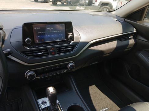 Used 2024 Nissan Altima 2.5 S FWD image 18