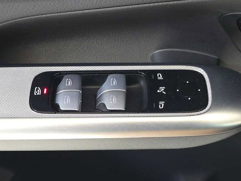 Used 2025 Mercedes-Benz GLC 300 GLC 300 image 24