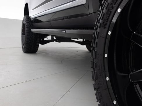 Used 2022 GMC Yukon XL SLT w/ SLT Luxury Package image 21