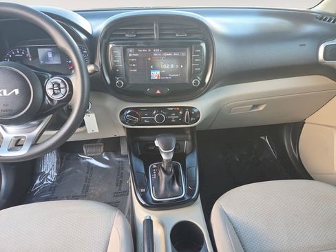 Used 2022 Kia Soul LX image 10