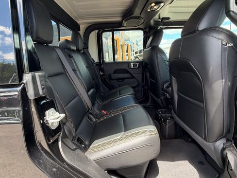 Used 2023 Jeep Gladiator Overland AWD/4WD image 17