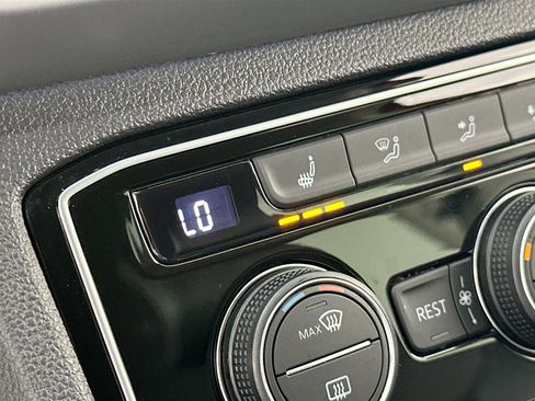 Used 2022 Volkswagen Atlas SEL R-Line image 20