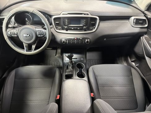 Used 2016 Kia Sorento FWD image 10