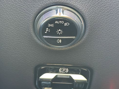 Certified 2025 Mercedes-Benz GLC 300 4MATIC image 34