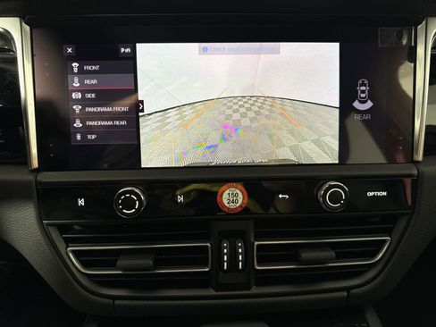 Certified 2025 Porsche Macan image 25