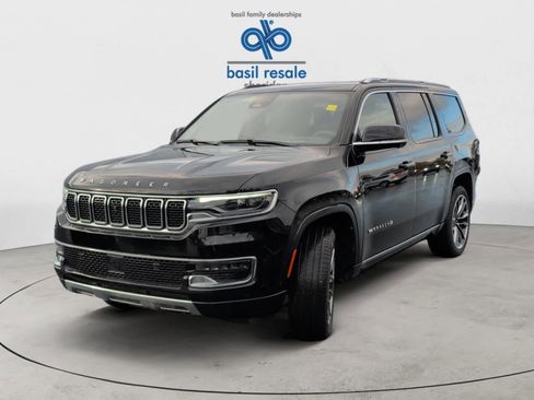 Used 2025 Jeep Wagoneer Series III w/ Premium Group I image 4