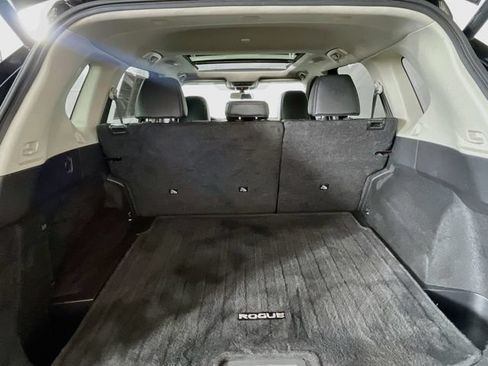 Used 2022 Nissan Rogue SV w/ SV Premium Package FWD image 27