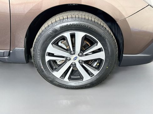 Used 2019 Subaru Outback 2.5i Limited AWD/4WD image 32