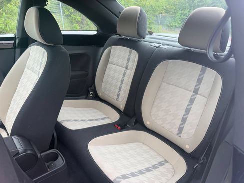Used 2018 Volkswagen Beetle 2.0T FWD image 9