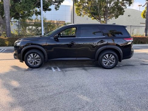 Certified 2025 Nissan Pathfinder S FWD image 5