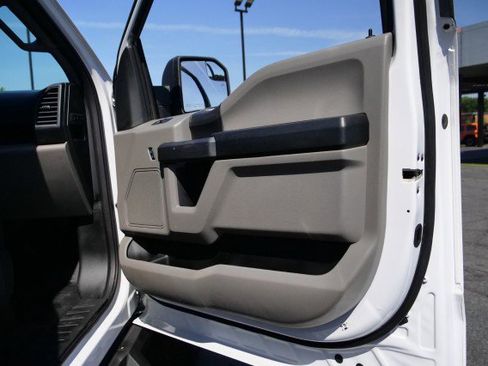 Used 2017 Ford F150 XL w/ Equipment Group 101A Mid AWD/4WD image 32