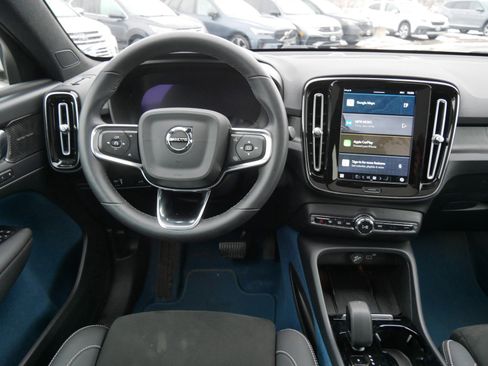 Certified 2022 Volvo C40 P8 Recharge Ultimate image 12