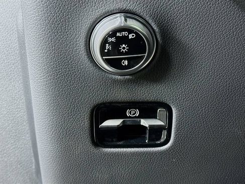 Used 2025 Mercedes-Benz GLC 43 AMG 4MATIC image 10