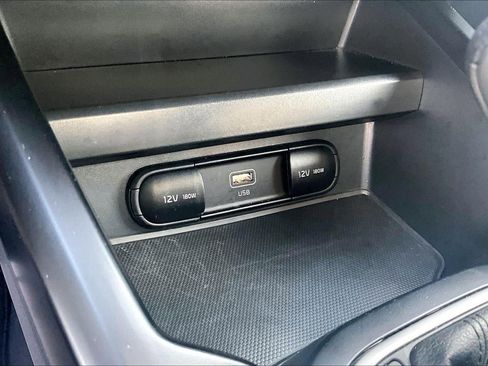 Used 2025 Kia Soul LX FWD image 16