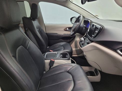 Used 2017 Chrysler Pacifica Touring-L Plus FWD image 21