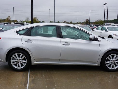 Used 2013 Toyota Avalon XLE image 4