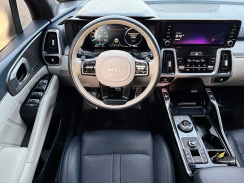 Used 2022 Kia Sorento SX Prestige w/ Panoramic Sunroof Package image 16