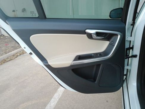 Used 2015 Volvo S60 T6 image 17