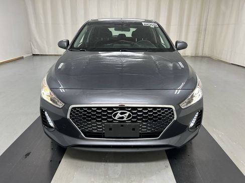 Used 2018 Hyundai Elantra GT FWD image 3