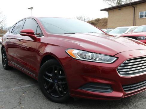 Used 2015 Ford Fusion SE image 3