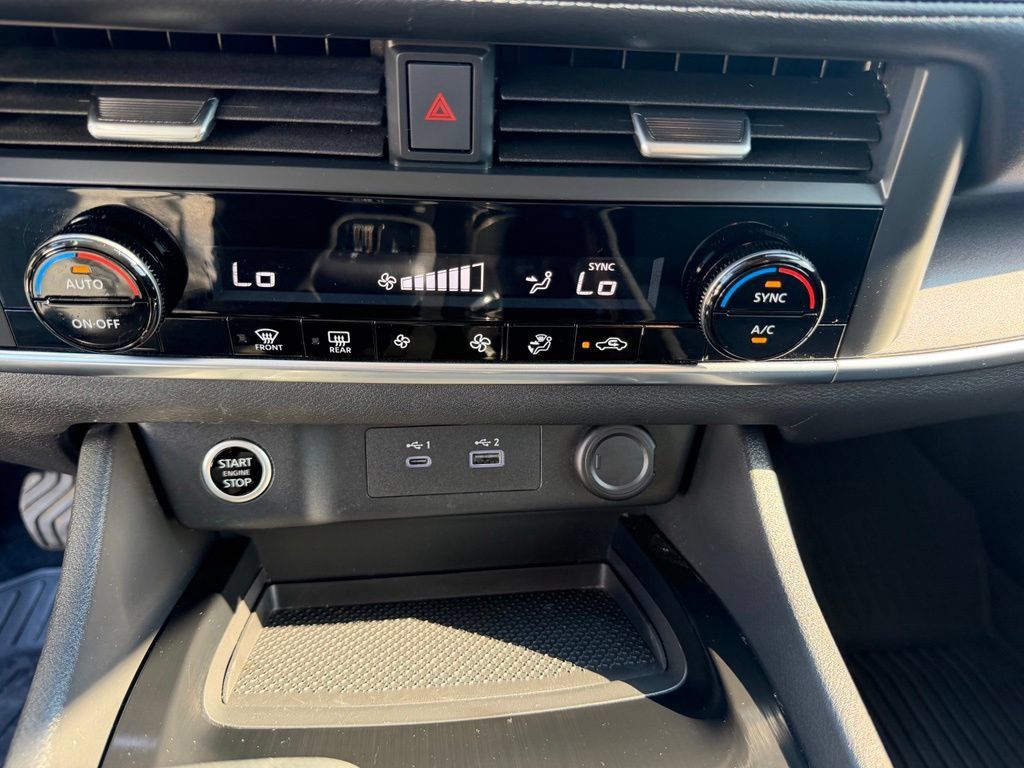 Used 2023 Nissan Rogue SV AWD/4WD image 19