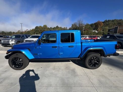 Used 2025 Jeep Gladiator Sport image 6