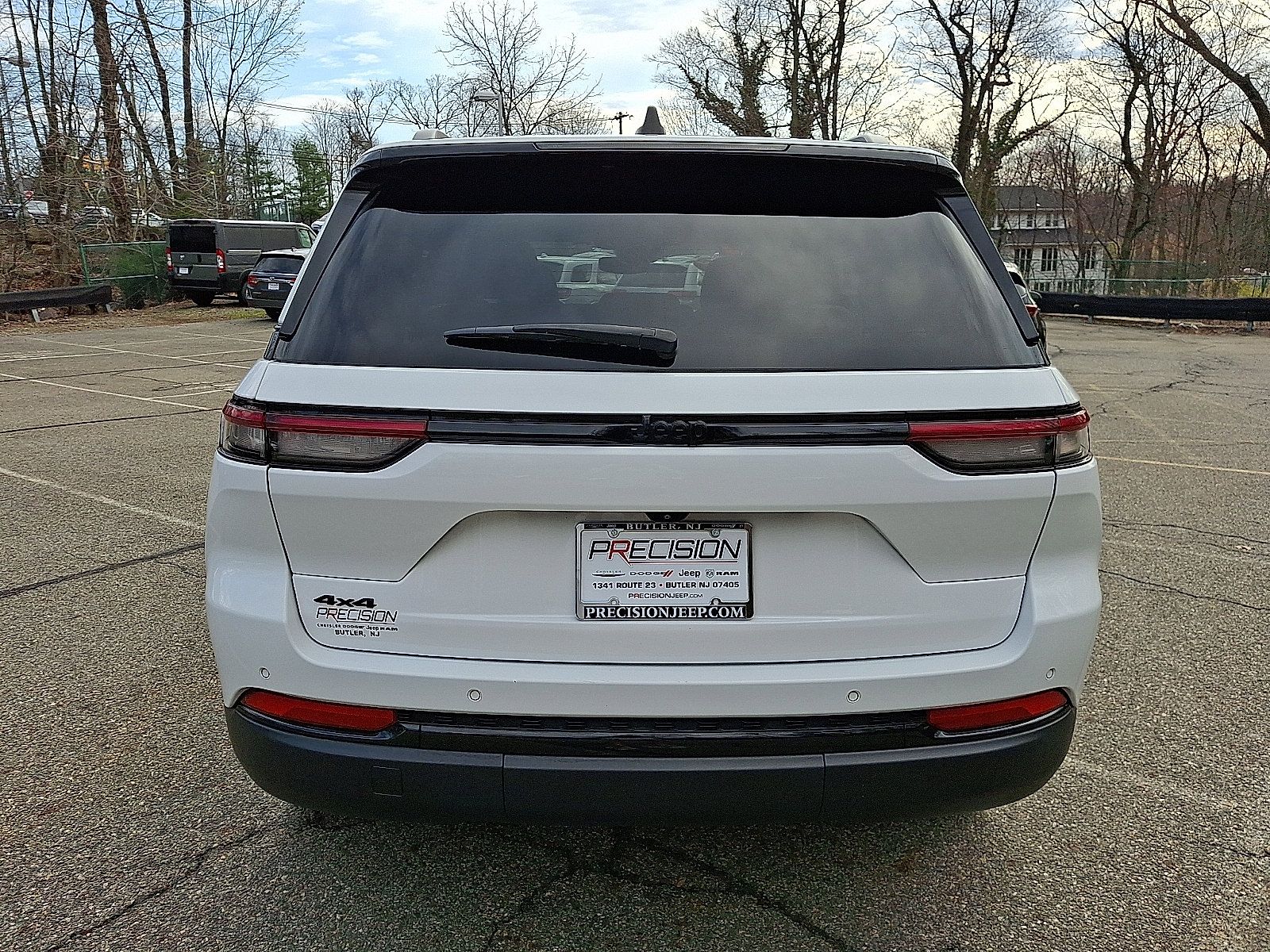 Used 2023 Jeep Grand Cherokee Altitude AWD/4WD image 6