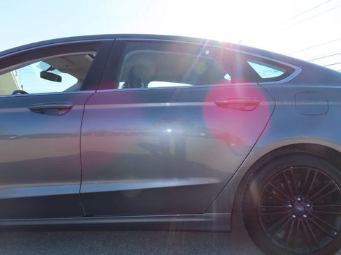 Used 2014 Ford Fusion SE w/ Equipment Group 202A image 28