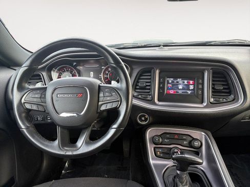 Used 2015 Dodge Challenger R/T image 2