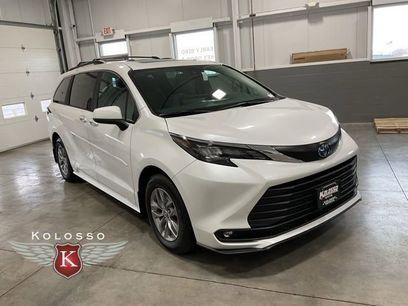 Used 2025 Toyota Sienna XLE