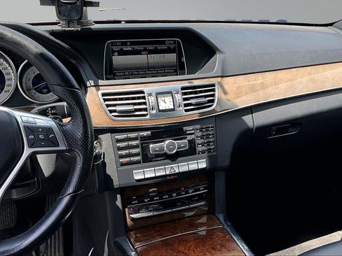 Used 2014 Mercedes-Benz E 350 4MATIC Sedan image 9