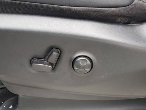 Certified 2024 Chrysler Pacifica Touring-L image 23