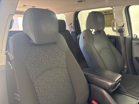 Used 2014 GMC Acadia SLE image 25