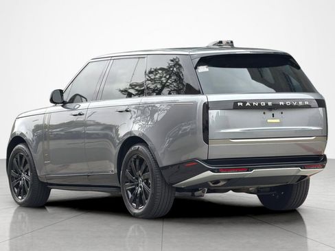 Used 2025 Land Rover Range Rover SE AWD/4WD image 3