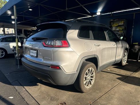 Used 2021 Jeep Cherokee Latitude Plus image 2