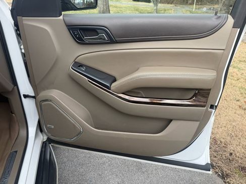Used 2016 GMC Yukon SLT image 39