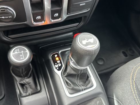Used 2024 Jeep Wrangler Sport AWD/4WD image 39