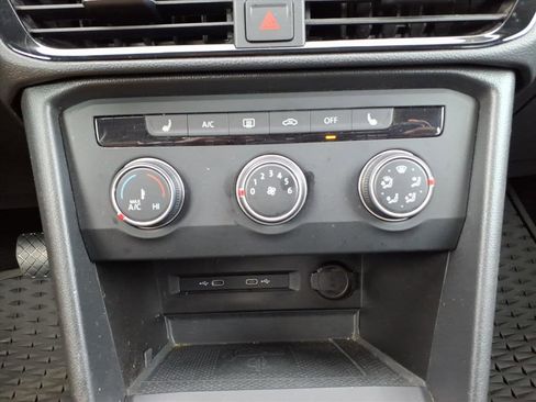 Certified 2022 Volkswagen Taos SE w/ Panoramic Sunroof Package image 20