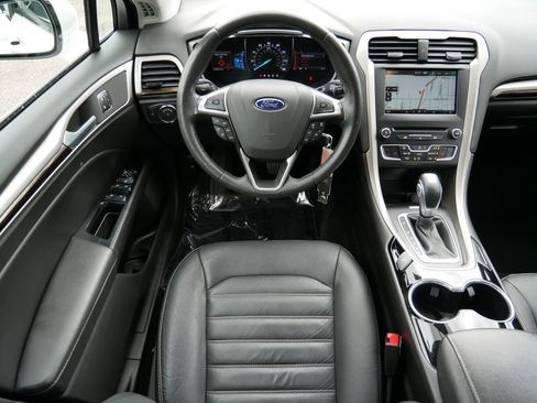 Used 2016 Ford Fusion SE w/ Equipment Group 202A FWD image 12