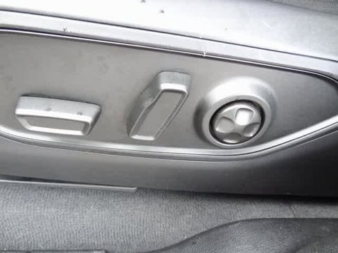 Used 2023 Jeep Grand Cherokee Limited image 8