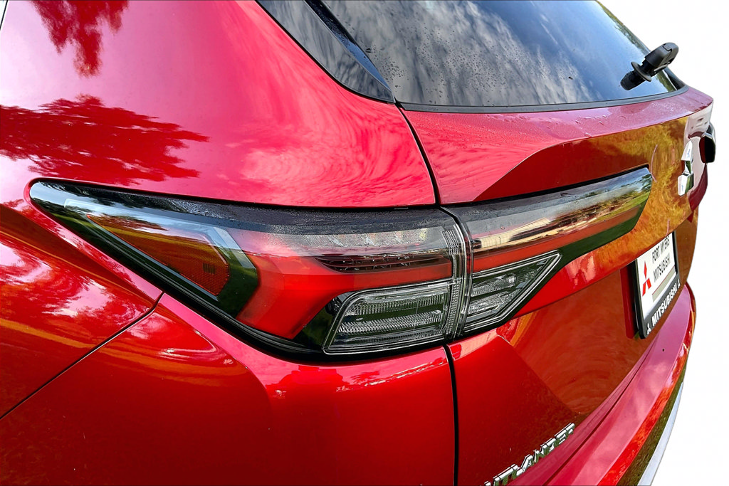 Used 2026 Mitsubishi Outlander SE FWD image 16