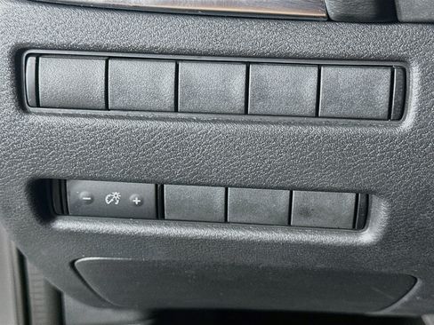 Used 2021 Nissan Rogue S FWD image 17