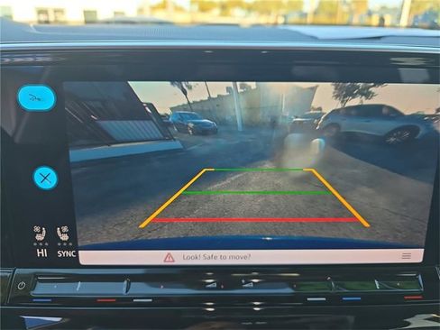 Used 2025 Volkswagen Atlas SE image 16