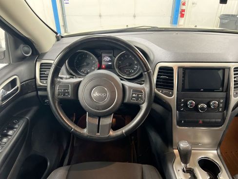 Used 2011 Jeep Grand Cherokee Laredo AWD/4WD image 11