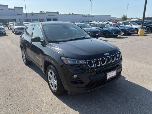 Used 2024 Jeep Compass Latitude AWD/4WD image 8