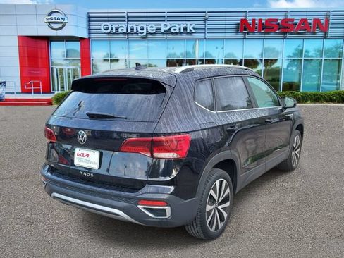 Used 2024 Volkswagen Taos SE FWD image 2