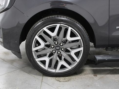 Used 2025 Ford Expedition Platinum w/ Platinum Ultimate Package AWD/4WD image 19