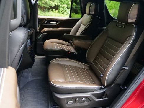 Used 2025 GMC Yukon Denali Ultimate AWD/4WD image 38