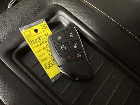 Used 2024 GMC Yukon XL AT4 w/ Technology Package AWD/4WD image 21