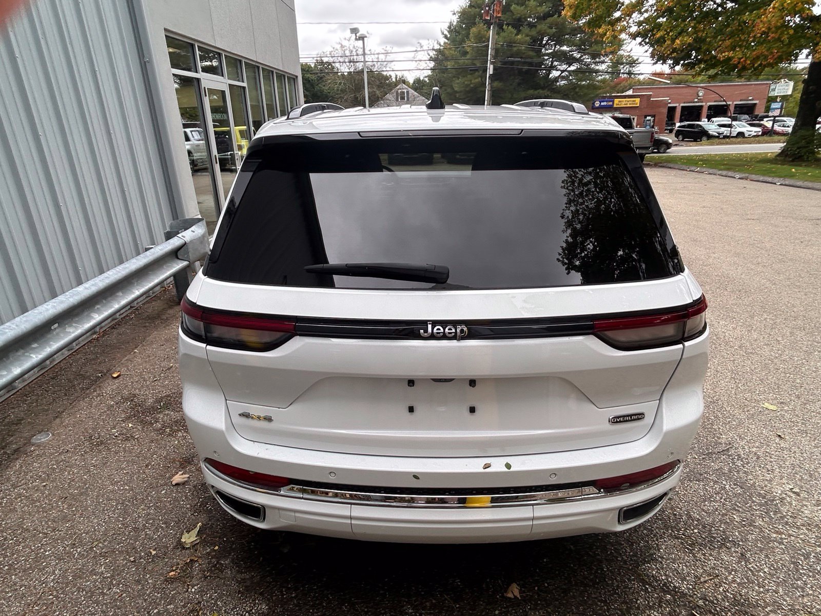 Used 2023 Jeep Grand Cherokee Overland AWD/4WD image 6